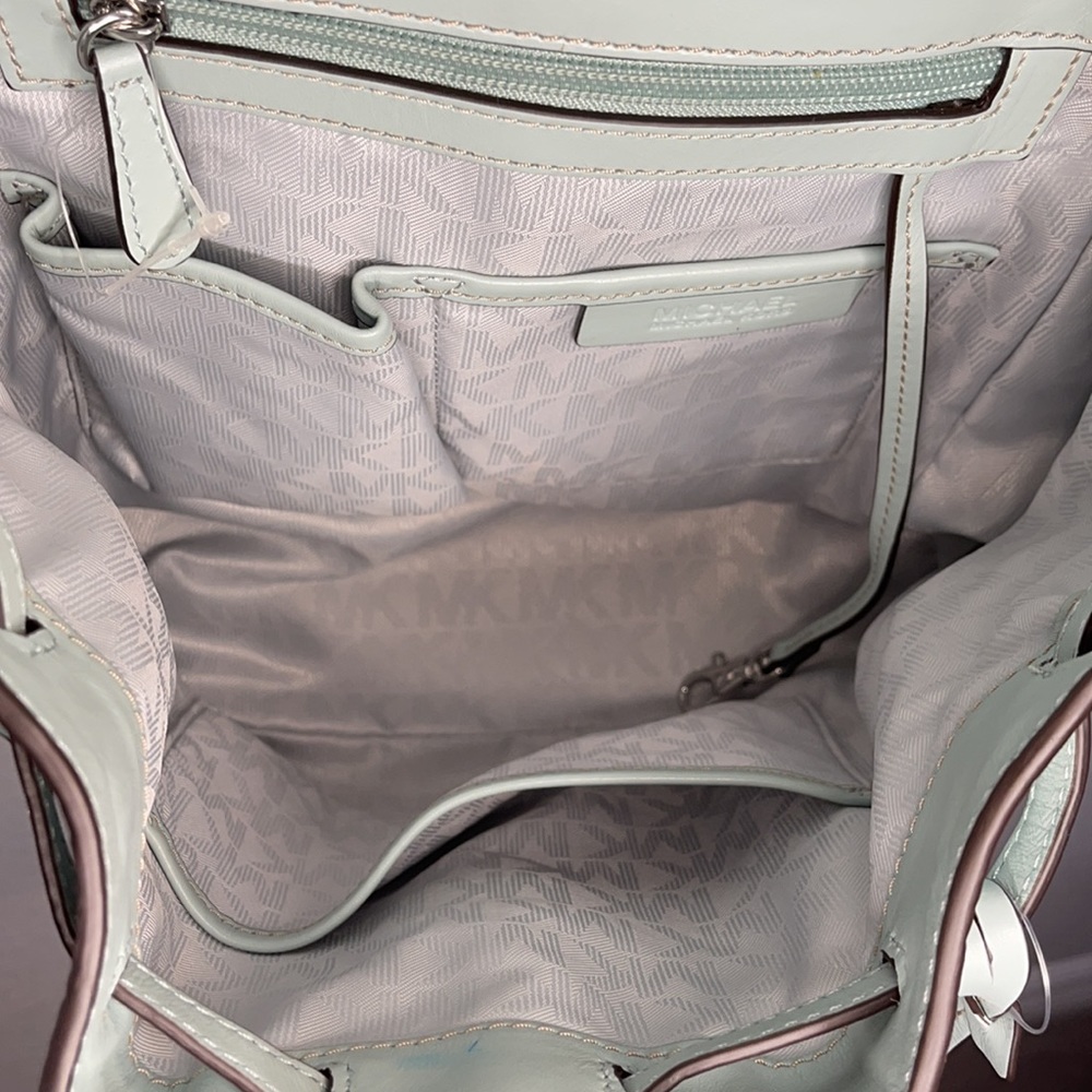 Backpack - Picture 4 of 6